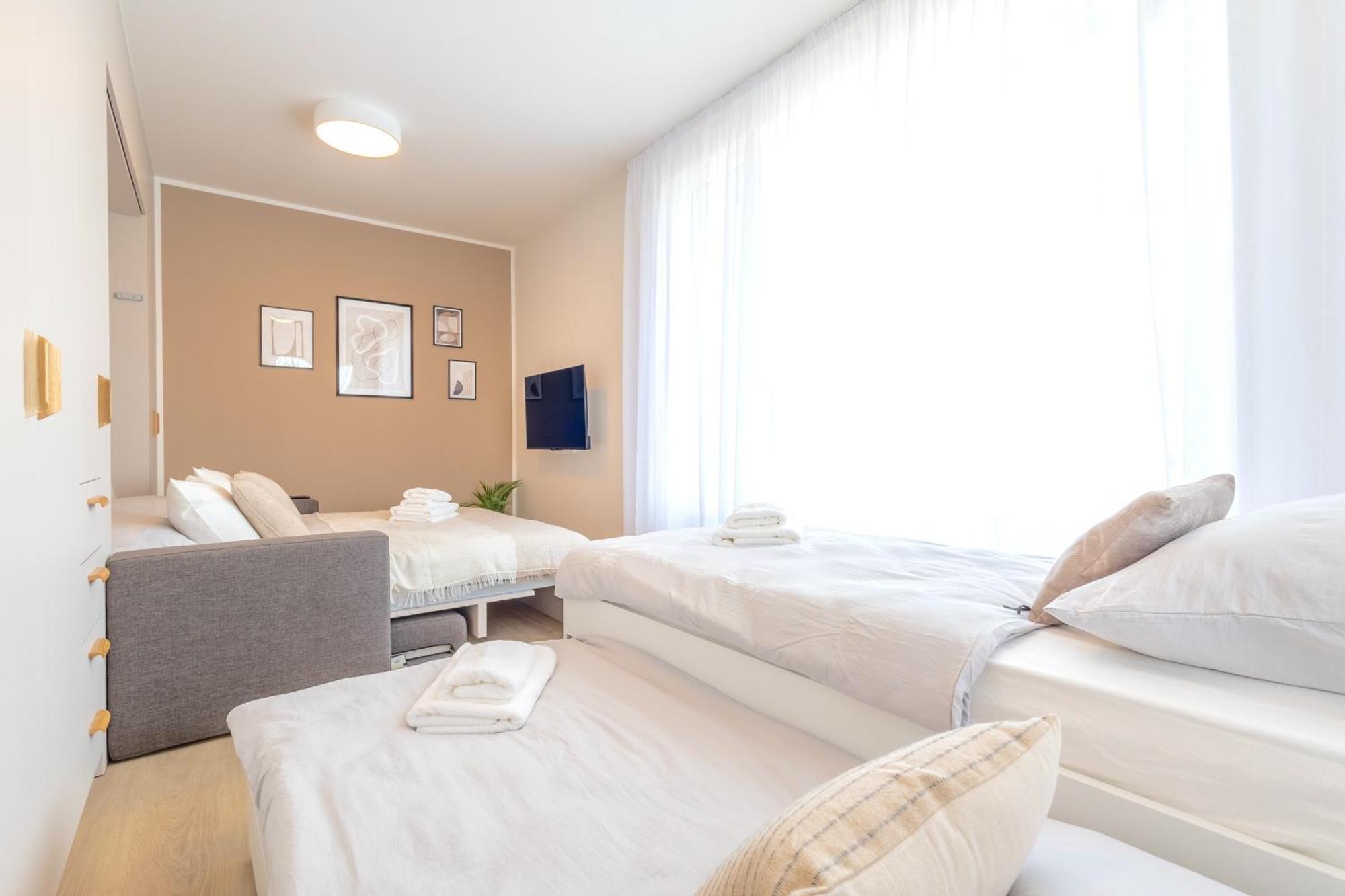 Bright 2Br - 4Th Floor, Balcony, Free Parking By Gravity Prague Leilighet Eksteriør bilde