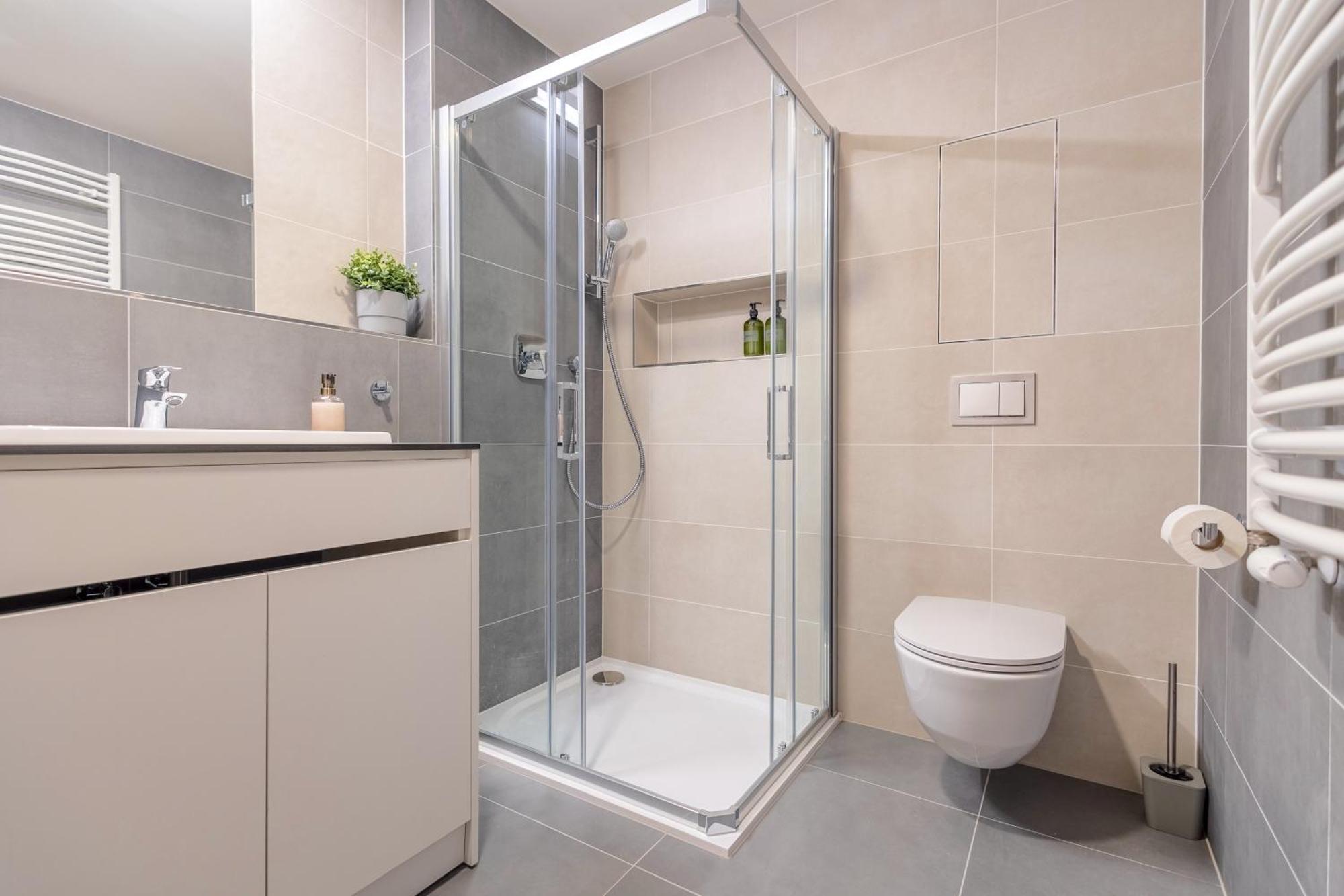 Bright 2Br - 4Th Floor, Balcony, Free Parking By Gravity Prague Leilighet Eksteriør bilde