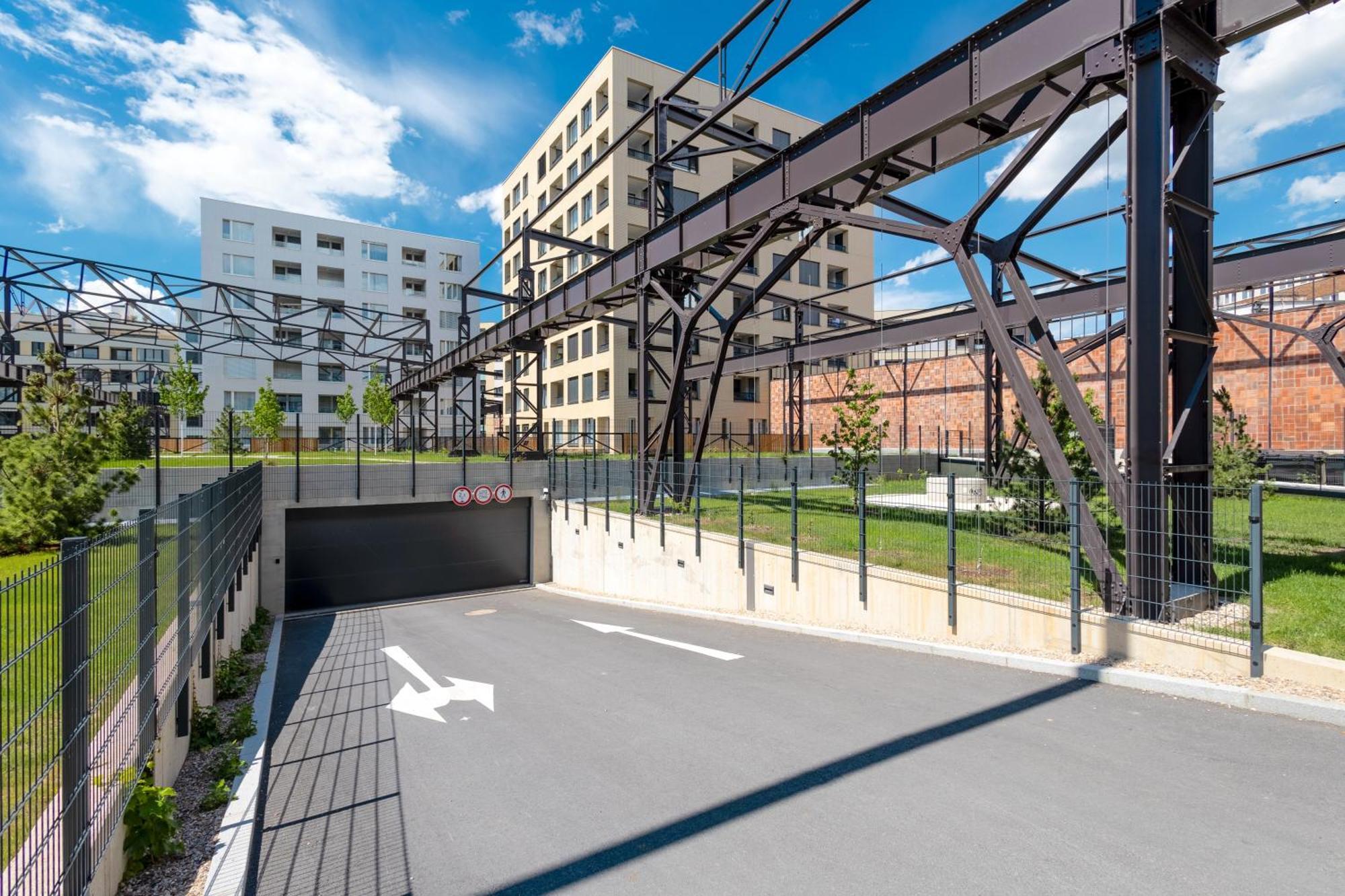 Bright 2Br - 4Th Floor, Balcony, Free Parking By Gravity Prague Leilighet Eksteriør bilde