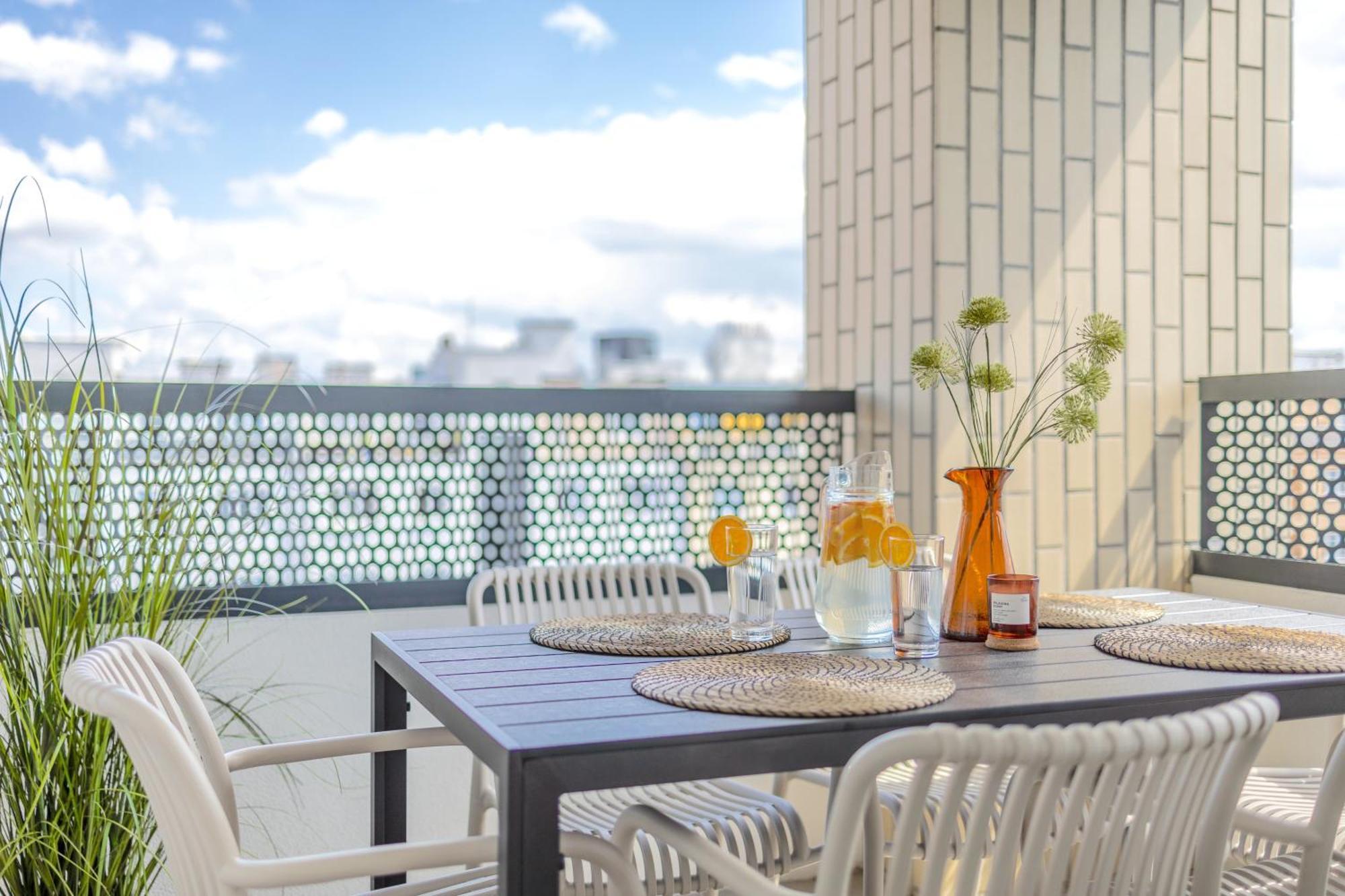 Bright 2Br - 4Th Floor, Balcony, Free Parking By Gravity Prague Leilighet Eksteriør bilde