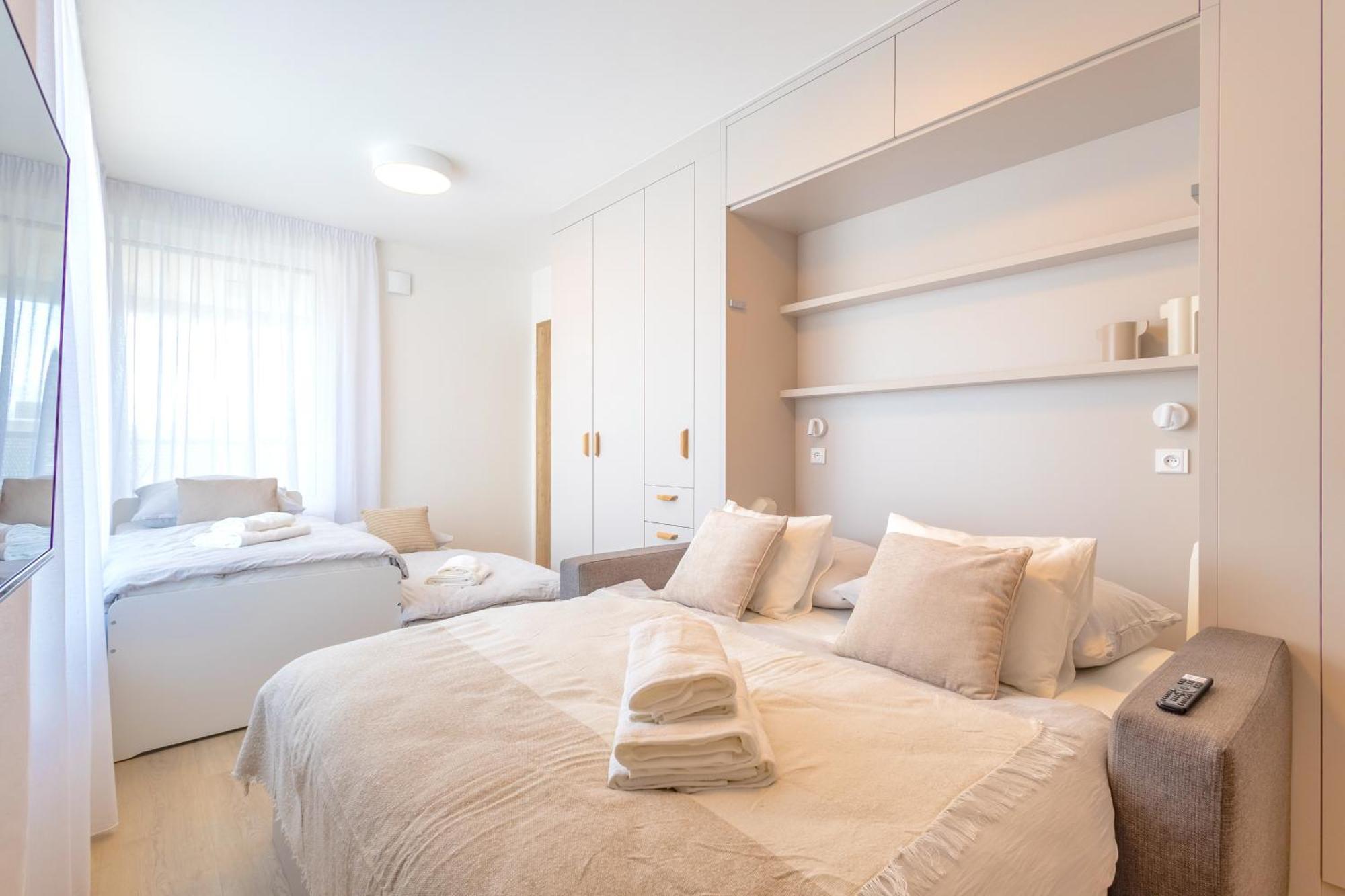 Bright 2Br - 4Th Floor, Balcony, Free Parking By Gravity Prague Leilighet Eksteriør bilde