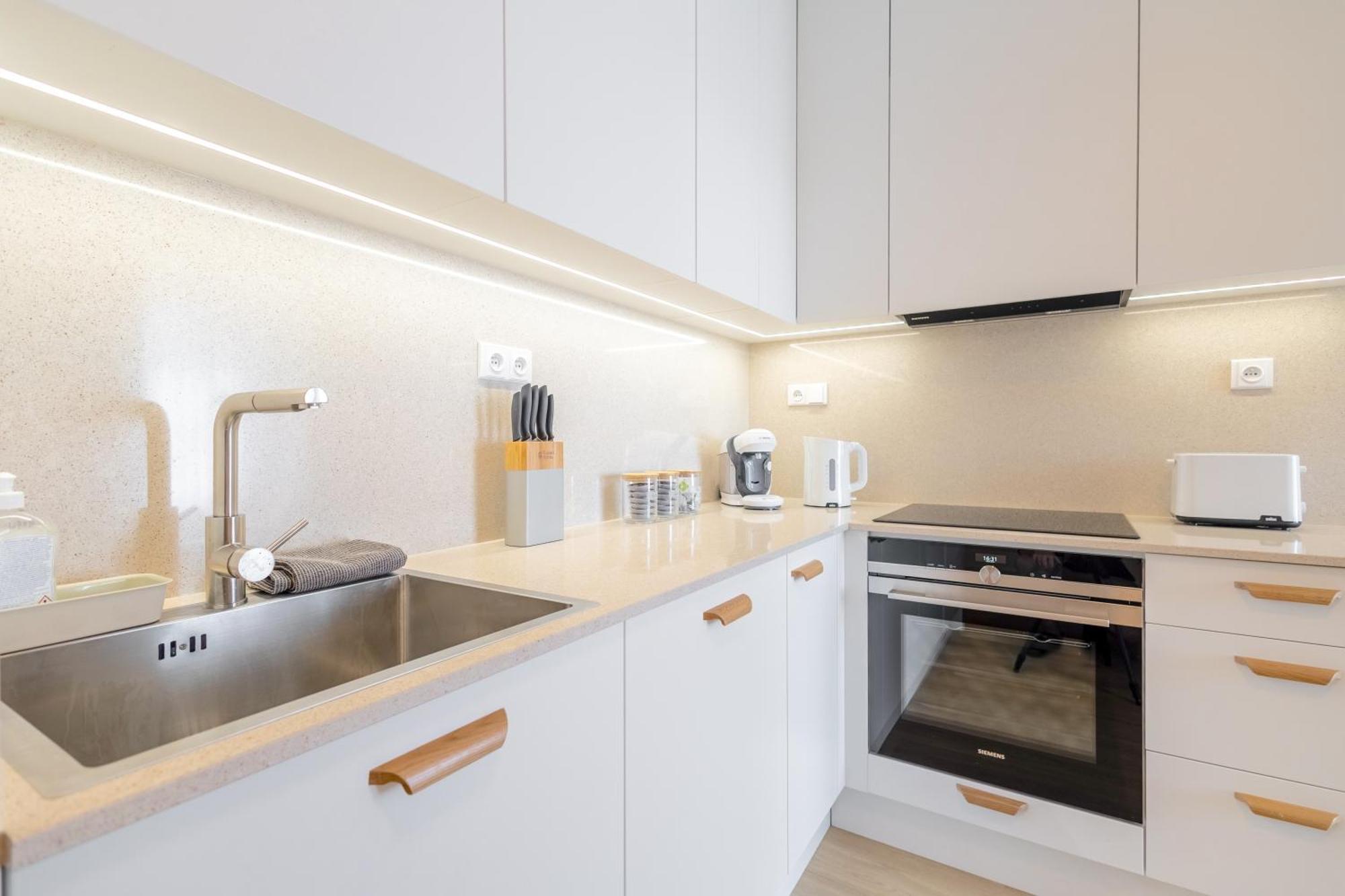 Bright 2Br - 4Th Floor, Balcony, Free Parking By Gravity Prague Leilighet Eksteriør bilde
