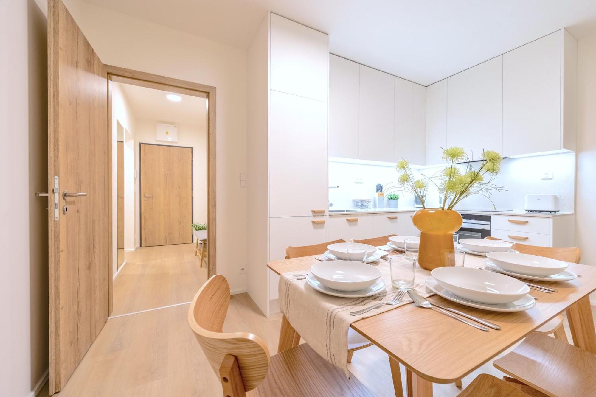 Bright 2Br - 4Th Floor, Balcony, Free Parking By Gravity Prague Leilighet Eksteriør bilde