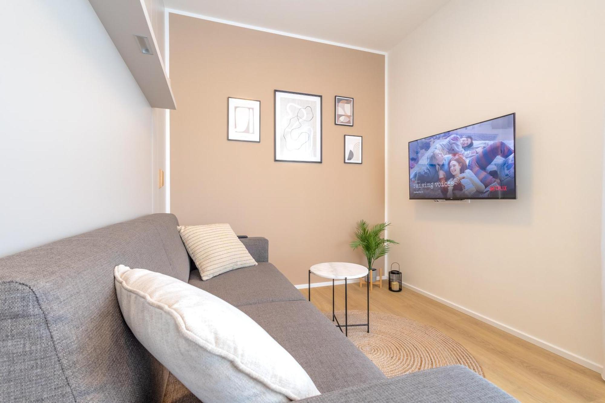 Bright 2Br - 4Th Floor, Balcony, Free Parking By Gravity Prague Leilighet Eksteriør bilde