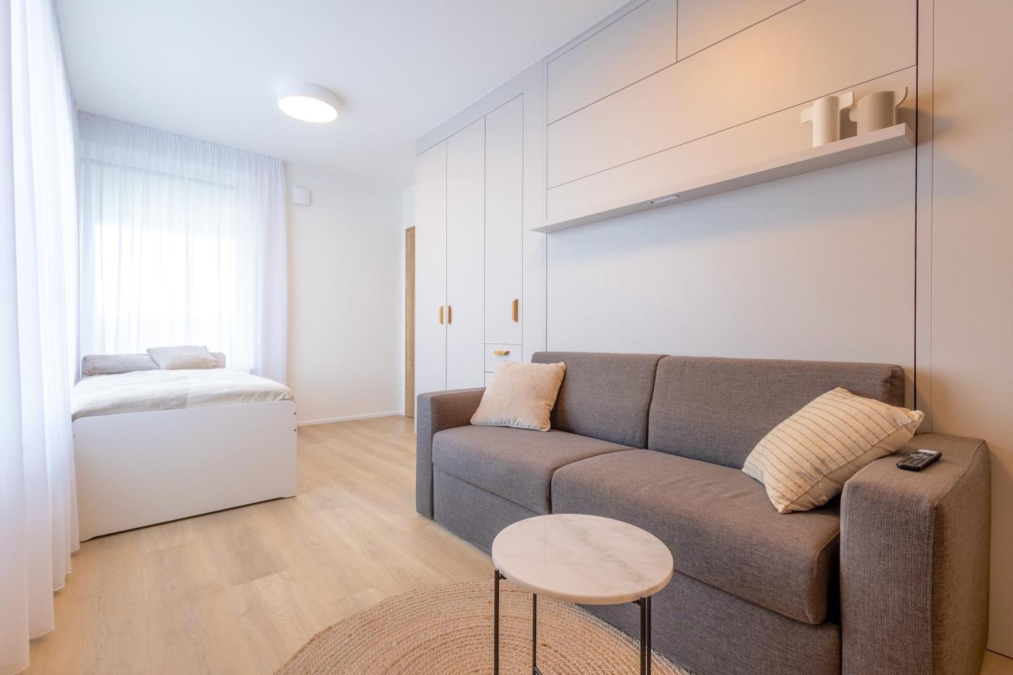 Bright 2Br - 4Th Floor, Balcony, Free Parking By Gravity Prague Leilighet Eksteriør bilde