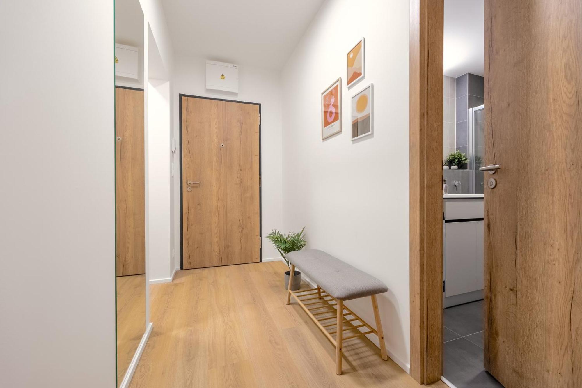 Bright 2Br - 4Th Floor, Balcony, Free Parking By Gravity Prague Leilighet Eksteriør bilde