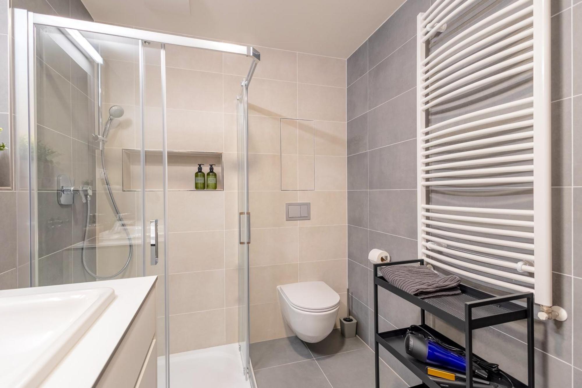Bright 2Br - 4Th Floor, Balcony, Free Parking By Gravity Prague Leilighet Eksteriør bilde