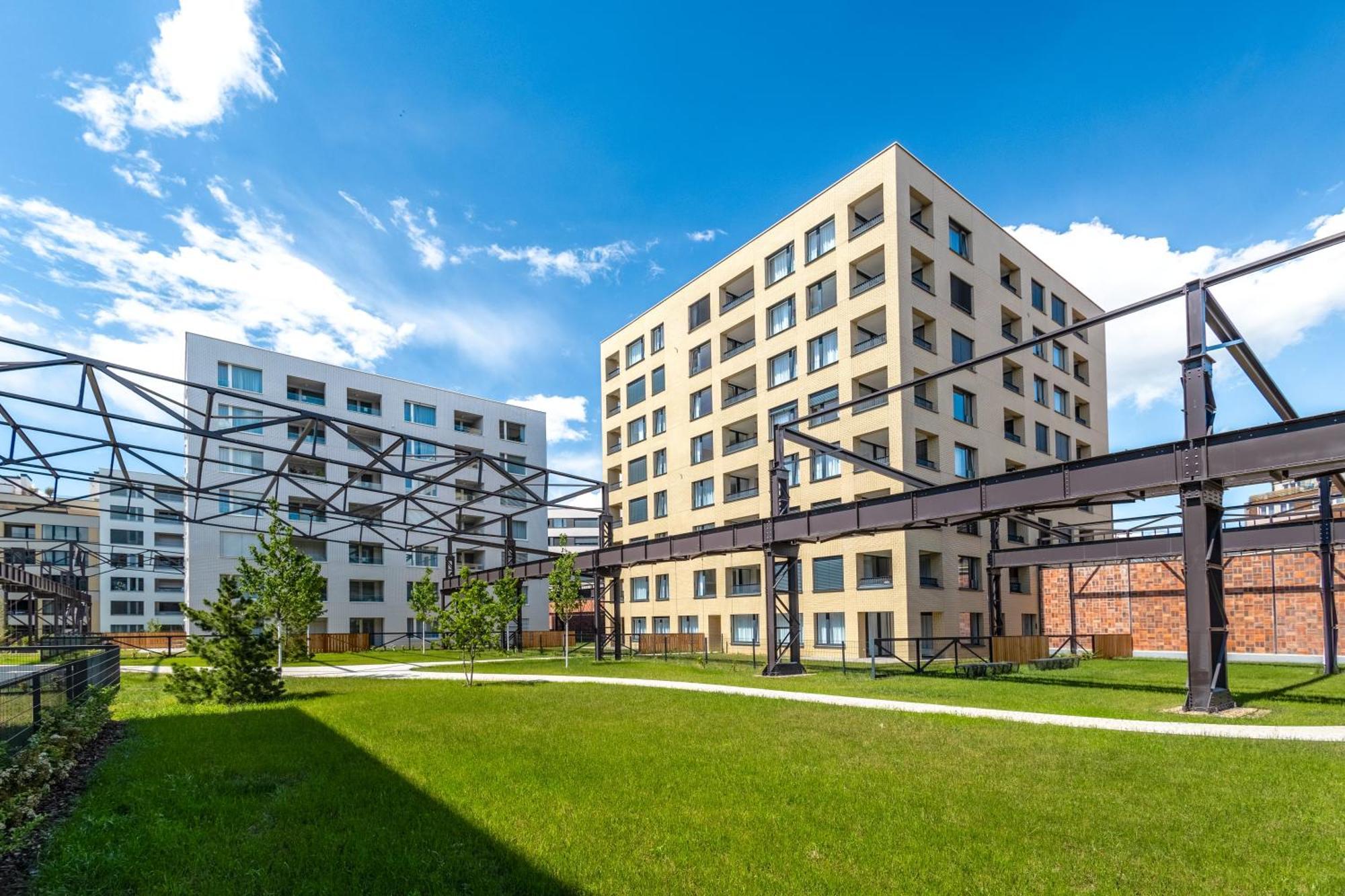 Bright 2Br - 4Th Floor, Balcony, Free Parking By Gravity Prague Leilighet Eksteriør bilde