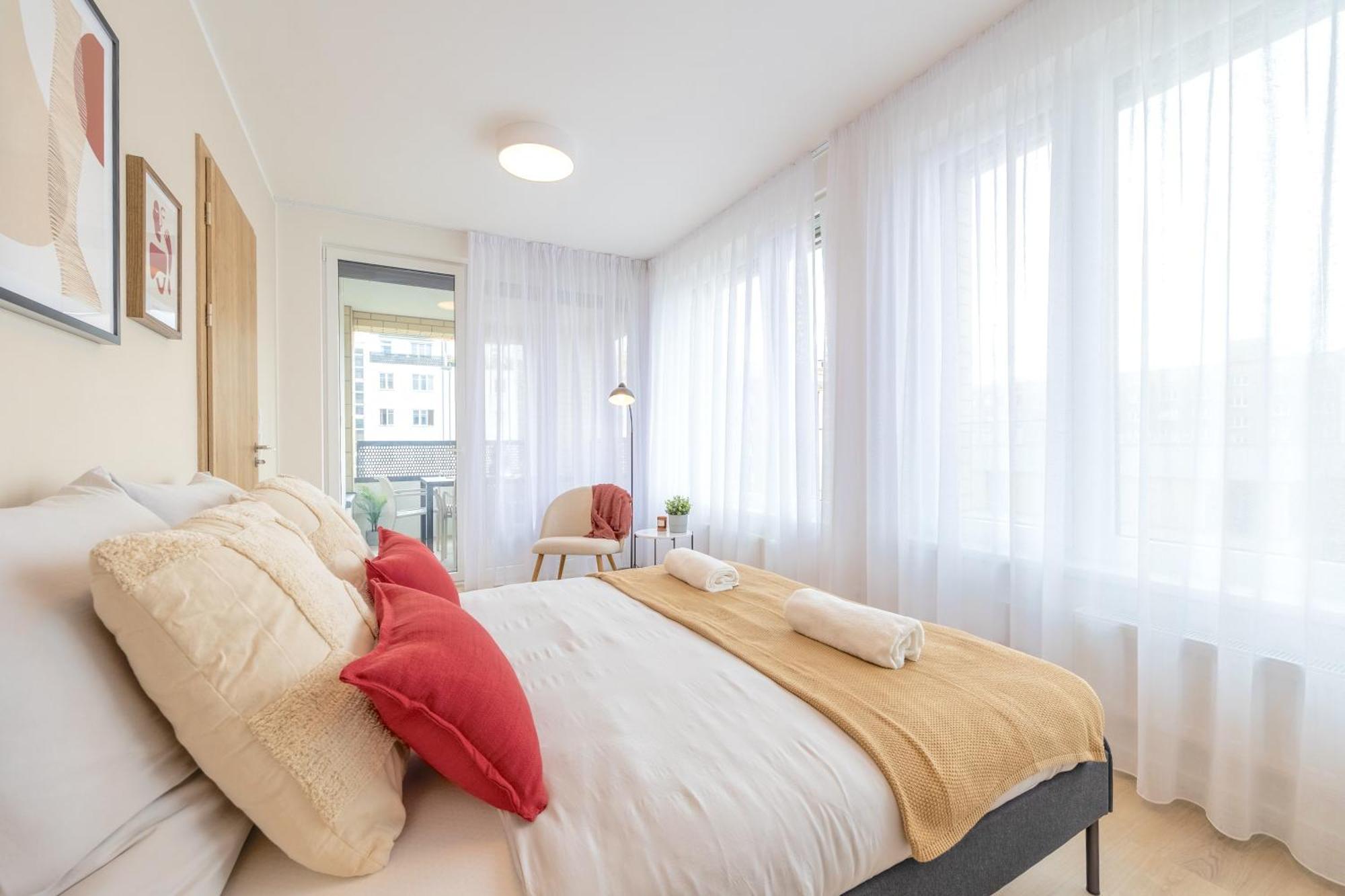 Bright 2Br - 4Th Floor, Balcony, Free Parking By Gravity Prague Leilighet Eksteriør bilde