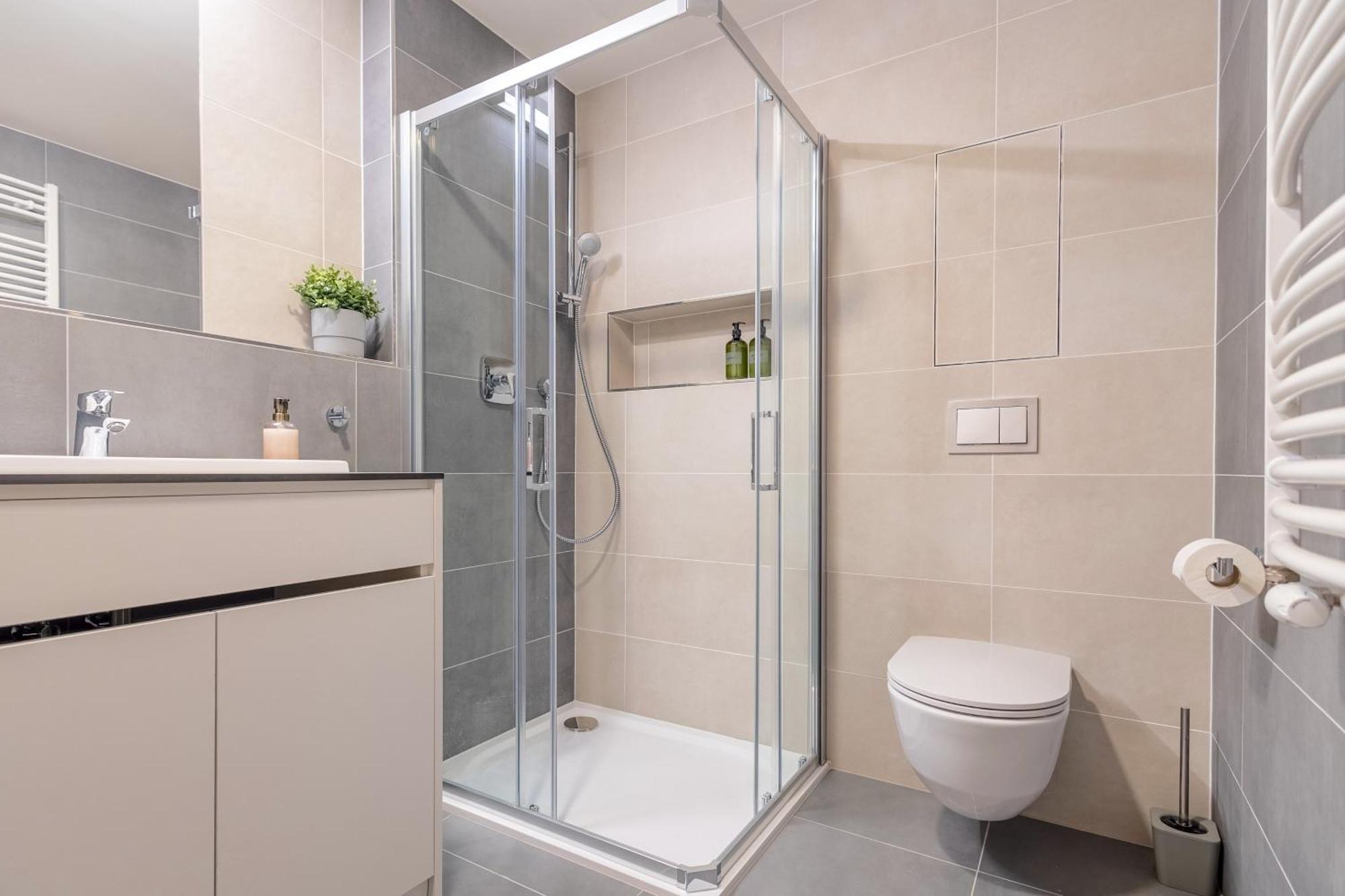 Bright 2Br - 4Th Floor, Balcony, Free Parking By Gravity Prague Leilighet Eksteriør bilde